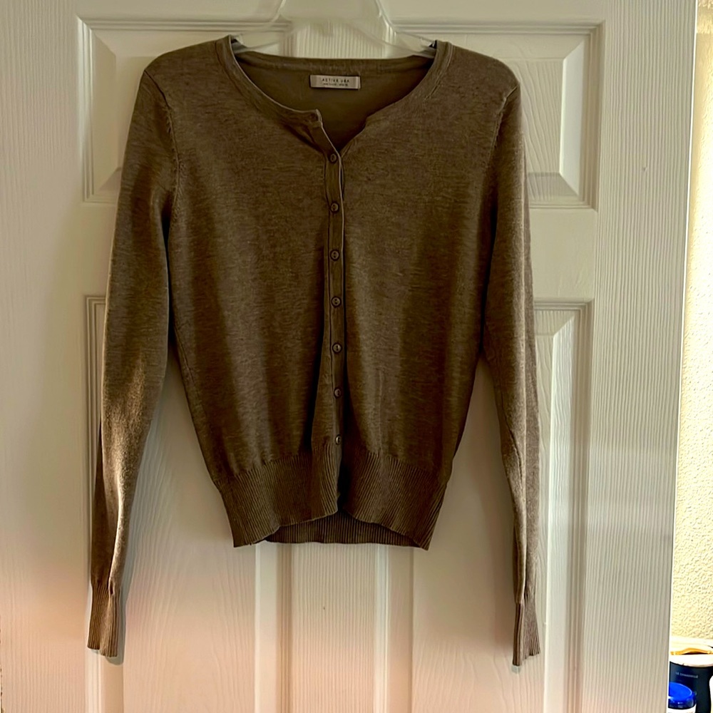 CUTE! Lightweight sweater. NWOT